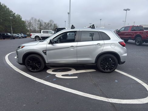 Used 2023 Mitsubishi Outlander Sport SE image 5