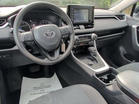 Used 2021 Toyota RAV4 LE AWD/4WD image 14