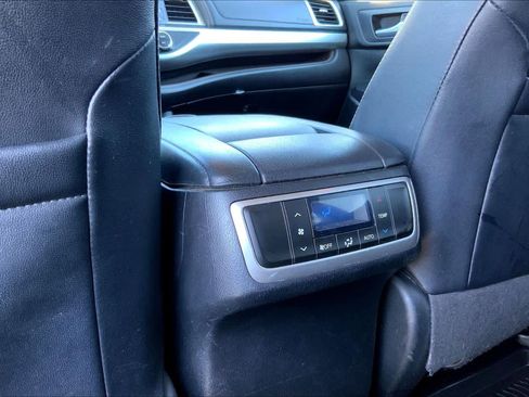 Used 2017 Toyota Highlander XLE AWD/4WD image 35