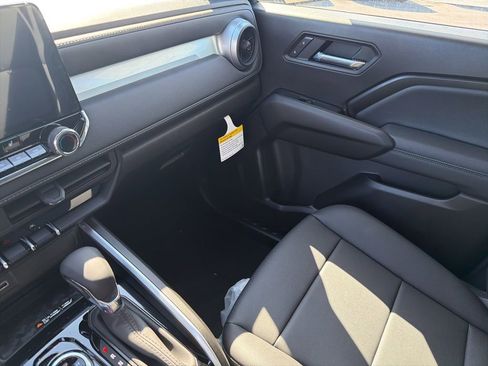 New 2026 Chevrolet Colorado LT w/ LT Convenience Package AWD/4WD image 31