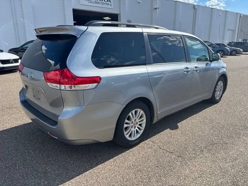 Used 2011 Toyota Sienna XLE FWD image 3