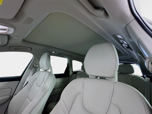 Used 2023 Volvo XC60 B5 Plus w/ Protection Package Premier FWD image 15