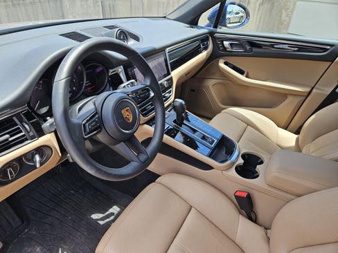 Certified 2026 Porsche Macan AWD/4WD image 4