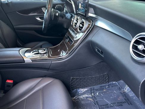 Used 2019 Mercedes-Benz C 300 Sedan image 18