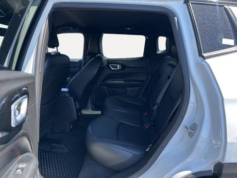 Used 2025 Jeep Compass Trailhawk AWD/4WD image 27