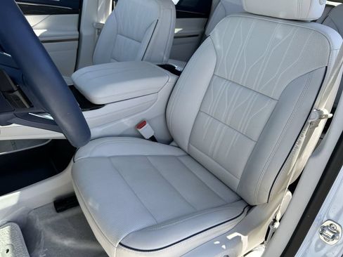 New 2026 Buick Enclave Avenir w/ Super Cruise Package FWD image 20