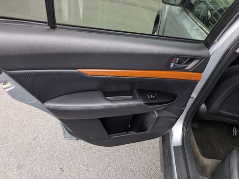 Used 2014 Subaru Outback 2.5i Limited w/ Moonroof Package image 29