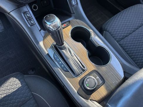 Used 2018 GMC Acadia SLE w/ Driver Alert Package I image 16