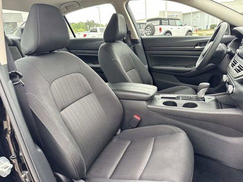 Used 2025 Nissan Altima 2.5 SV image 14