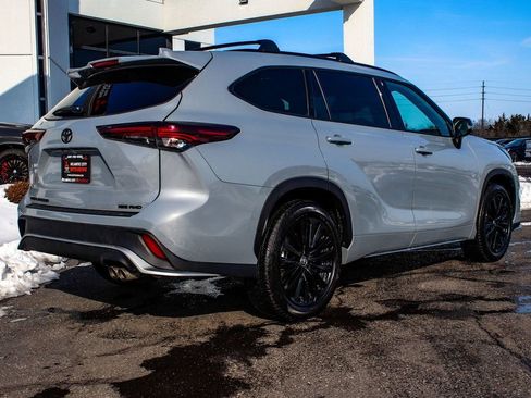Used 2025 Toyota Highlander XSE AWD/4WD image 6