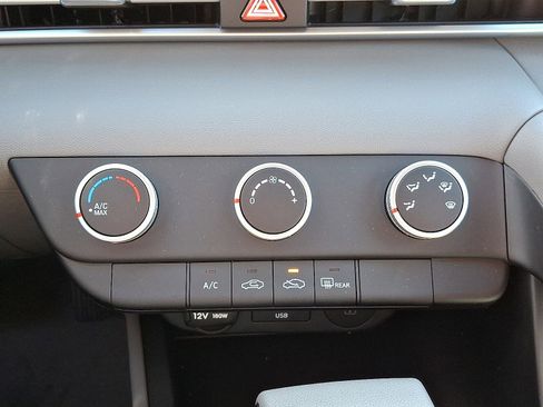 Certified 2025 Hyundai Elantra SE image 15