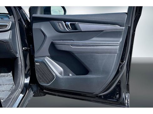 Used 2025 Buick Enclave Preferred image 28