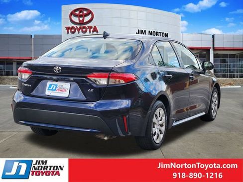 Used 2021 Toyota Corolla LE image 5