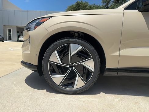 Used 2025 Volvo EX90 Ultra AWD/4WD image 10