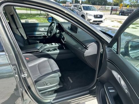 Used 2025 Genesis GV70 2.5T AWD/4WD image 9