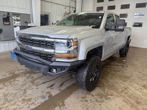 Used 2019 Chevrolet Silverado 1500 LT image 2