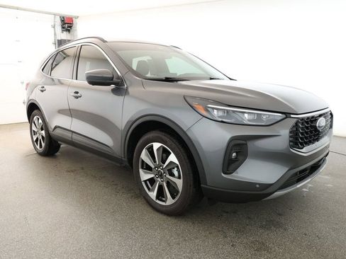 Used 2024 Ford Escape Platinum image 3