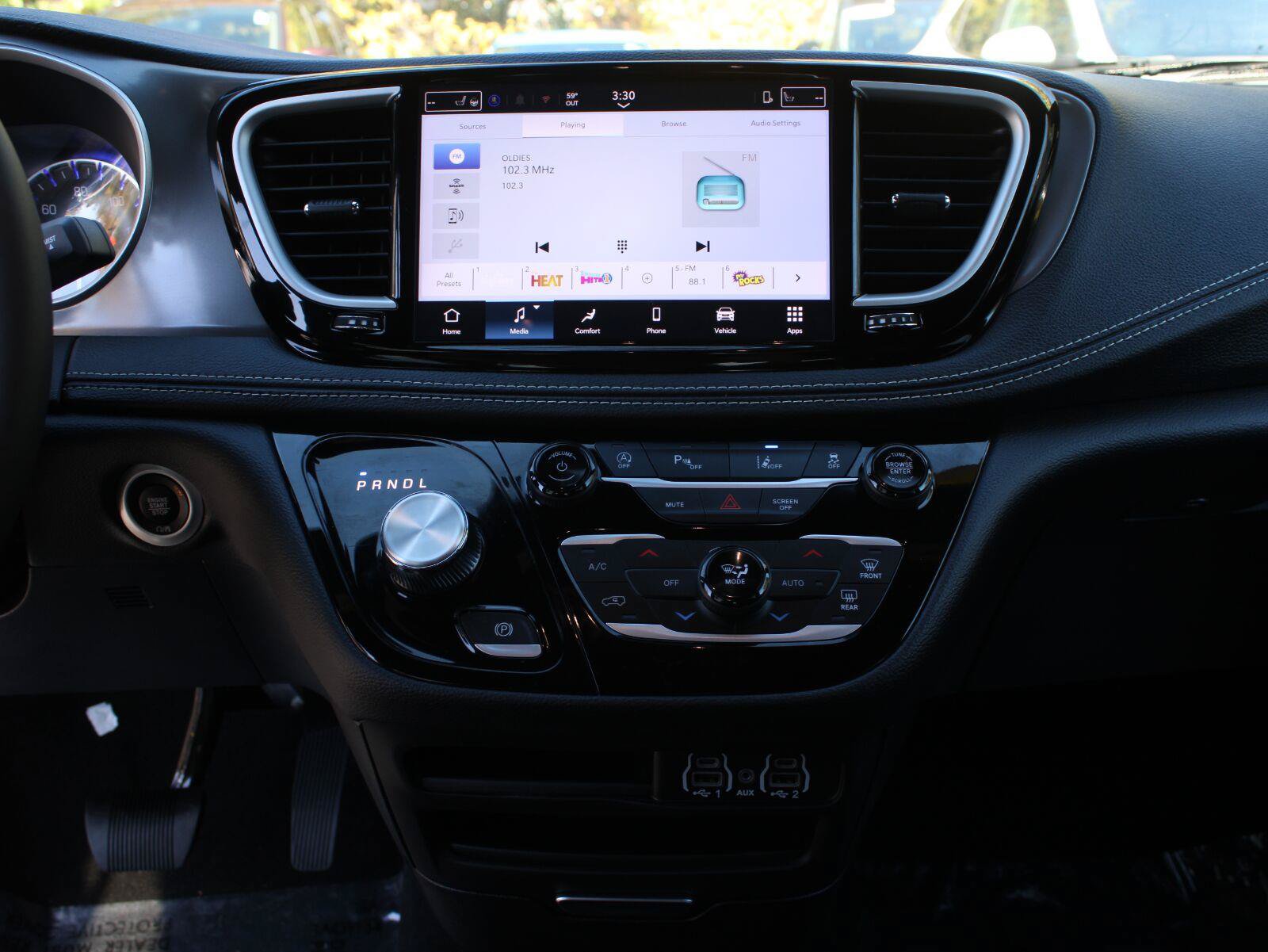 Used 2025 Chrysler Pacifica Select AWD/4WD image 14