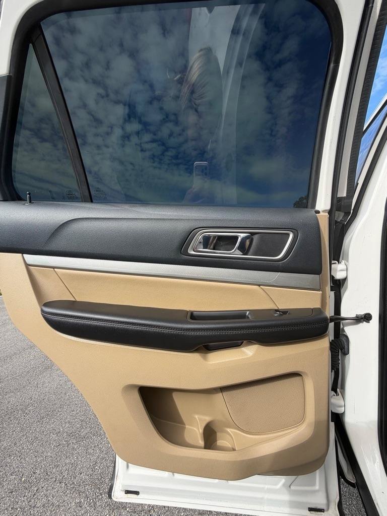 Used 2016 Ford Explorer XLT w/ Equipment Group 202A FWD image 11