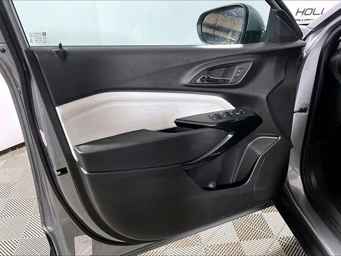 Used 2025 Chevrolet Trax LT w/ LT Convenience Package FWD image 18