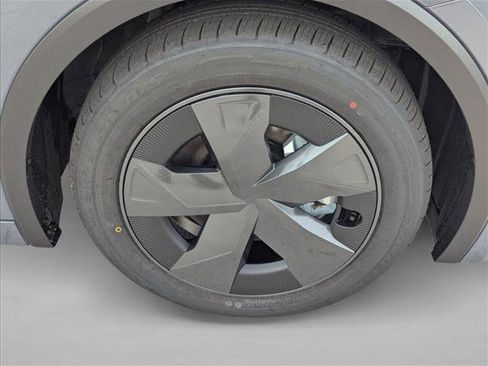 New 2026 Toyota Prius Plug-In Hybrid image 9