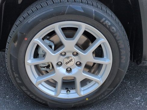 Used 2022 Jeep Renegade Latitude w/ Convenience Group AWD/4WD image 11