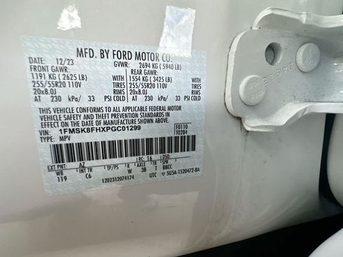 Used 2023 Ford Explorer Limited w/ Equipment Group 301A AWD/4WD image 29