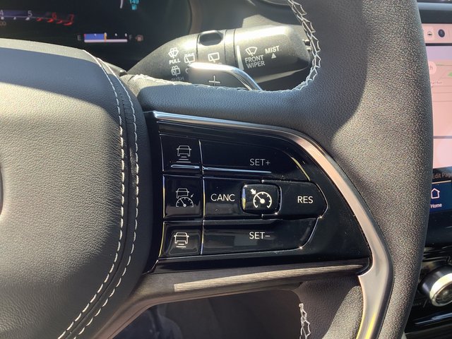New 2023 Jeep Grand Cherokee Overland w/ Luxury Tech Group IV AWD/4WD image 12