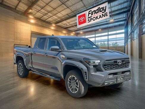 Used 2025 Toyota Tacoma TRD Sport AWD/4WD image 3
