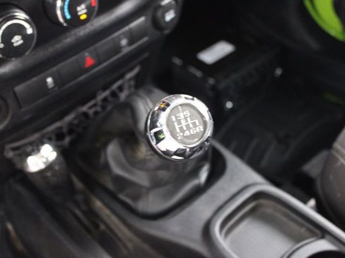 Used 2013 Jeep Wrangler Rubicon w/ Connectivity Group AWD/4WD image 33