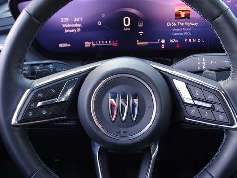 Used 2025 Buick Enclave Preferred image 27