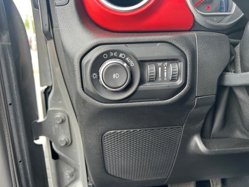 Used 2021 Jeep Wrangler Unlimited Rubicon AWD/4WD image 11