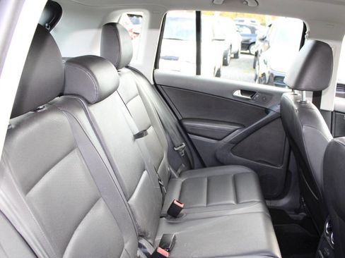 Used 2017 Volkswagen Tiguan S image 18
