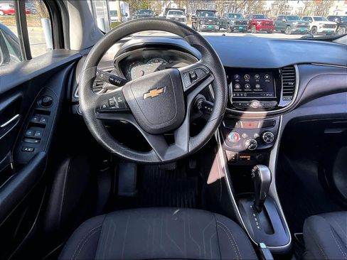 Used 2020 Chevrolet Trax LT AWD/4WD image 17