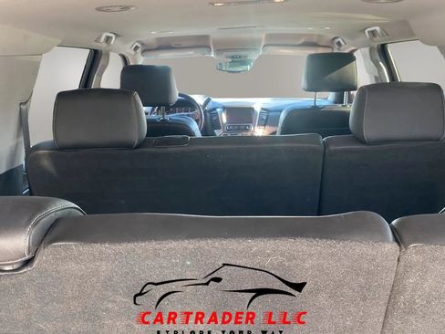 Used 2018 Chevrolet Suburban LT RWD image 20