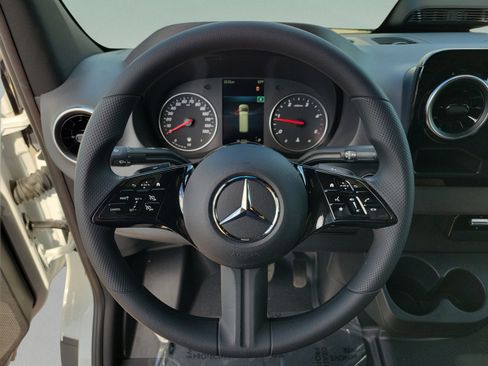 Used 2025 Mercedes-Benz Sprinter 2500 image 22