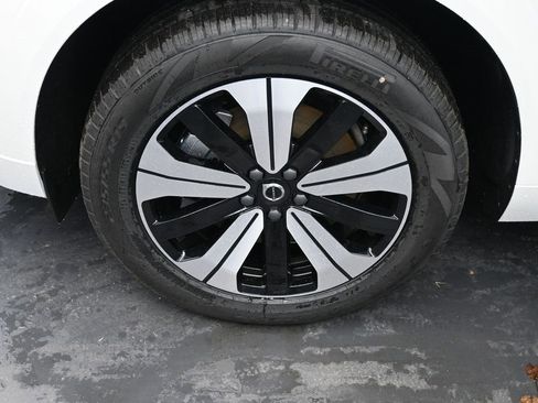 New 2025 Volvo XC60 T8 Core w/ Climate Package image 9