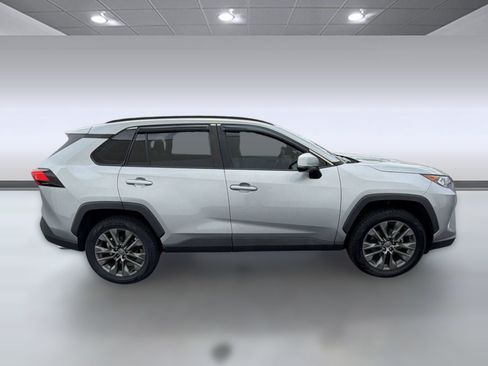 Used 2021 Toyota RAV4 XLE Premium FWD image 7