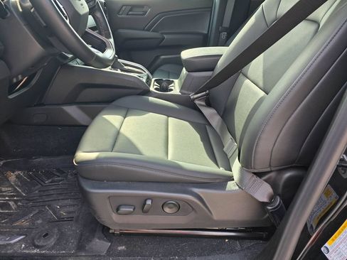 Used 2025 Chevrolet Colorado Trail Boss AWD/4WD image 9