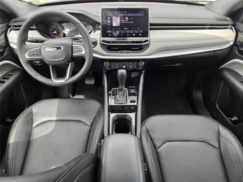 Certified 2025 Jeep Compass Limited AWD/4WD image 40
