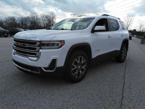 Used 2023 GMC Acadia SLT image 2