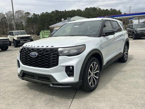 New 2026 Ford Explorer ST-Line image 3