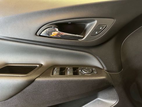 Used 2024 Chevrolet Equinox LT AWD/4WD image 19