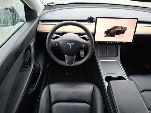 Used 2022 Tesla Model Y Performance image 11