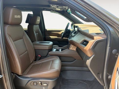 Used 2021 Chevrolet Suburban High Country AWD/4WD image 14