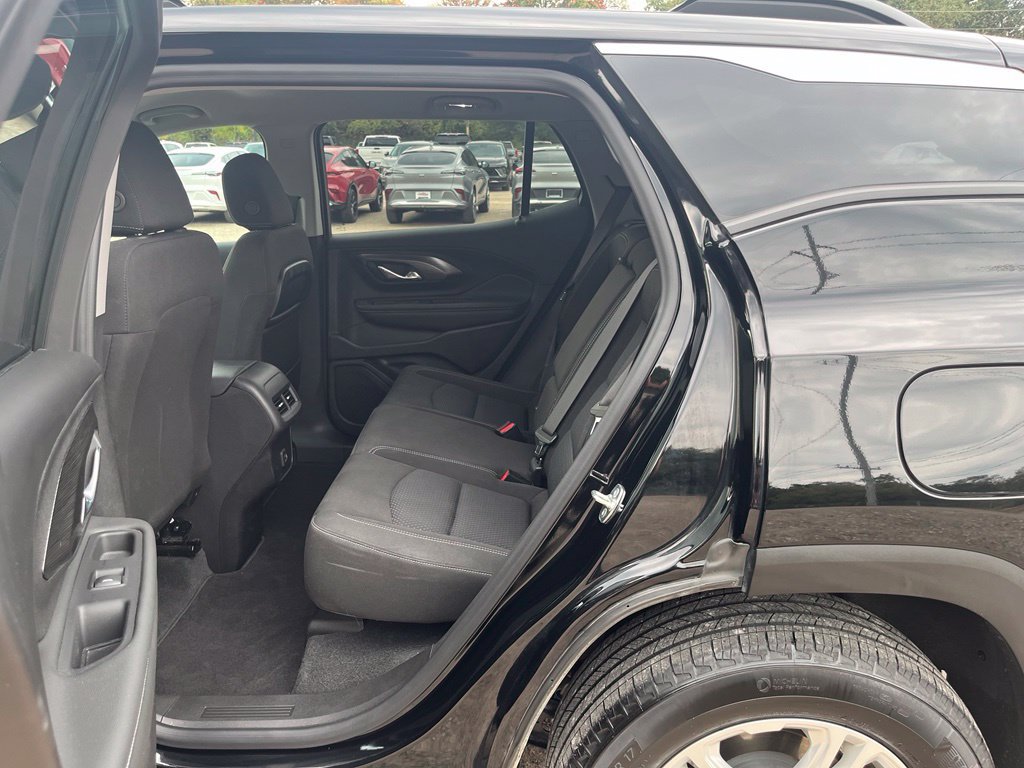 Used 2024 GMC Terrain SLE w/ Driver Convenience Package FWD image 29