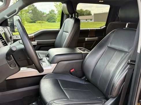 Used 2019 Ford F150 Lariat w/ Equipment Group 502A Luxury AWD/4WD image 11