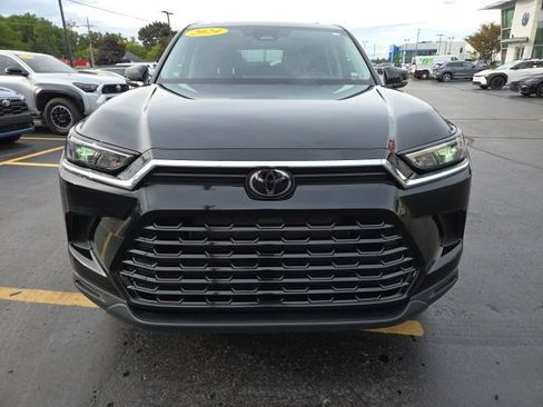 Used 2024 Toyota Grand Highlander AWD image 2