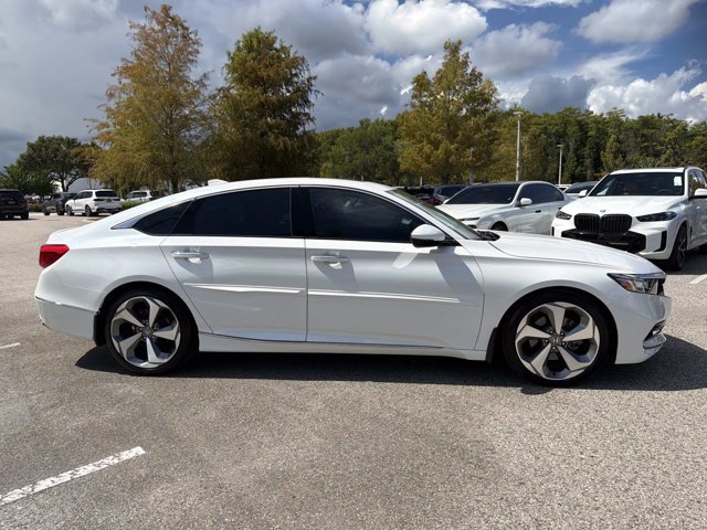 Used 2018 Honda Accord Touring image 2