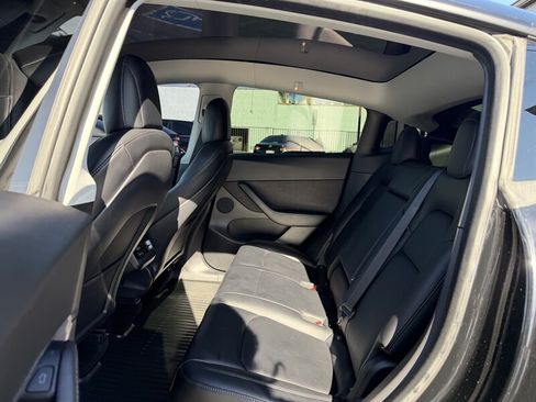 Used 2021 Tesla Model Y Long Range AWD/4WD image 10